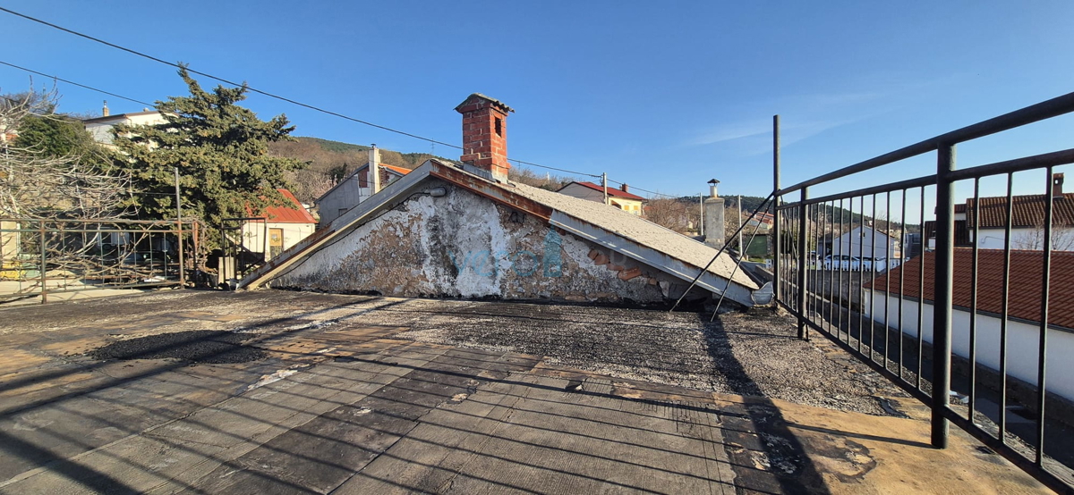 Bakar, Hreljin, Villa indipendente con due appartamenti, giardino e vista mare, in vendita