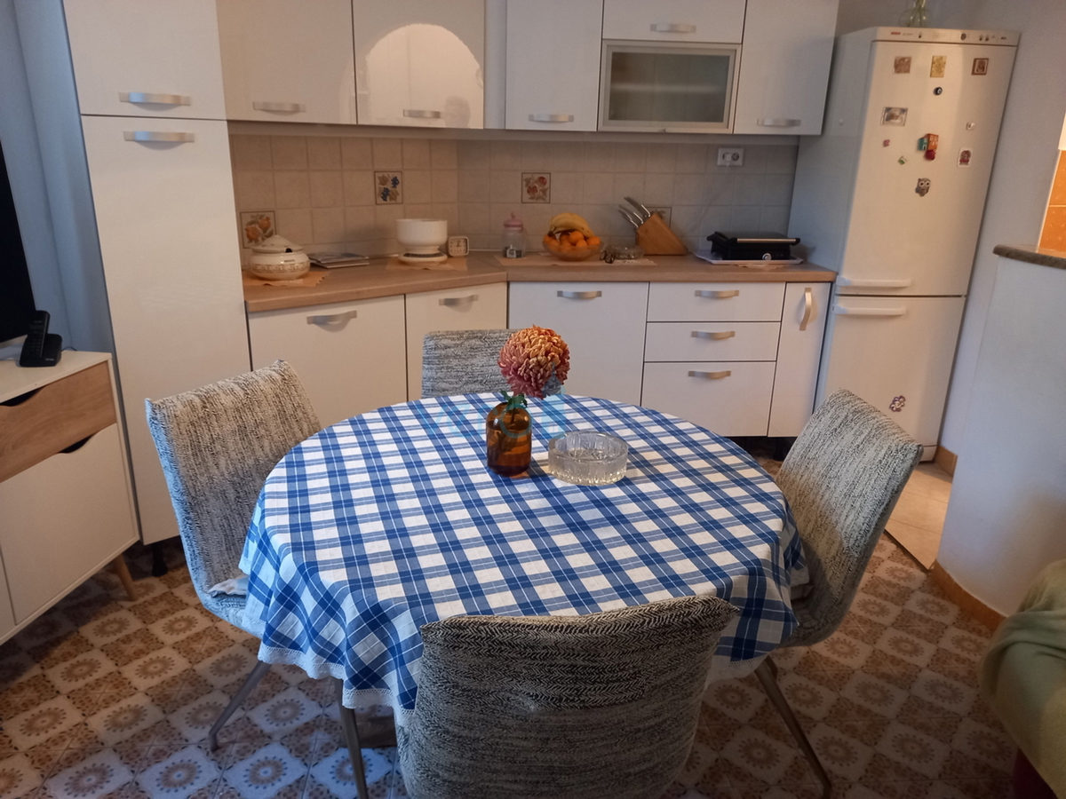 Rijeka, centro, Pomerio, ampio appartamento quadrilocale di 97 m2 al secondo piano