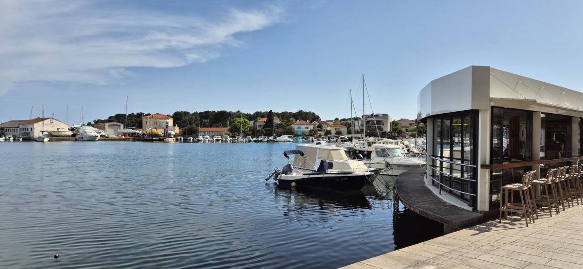 Città di Krk, isola di Krk, appartamento con una camera da letto al piano con vista, in vendita