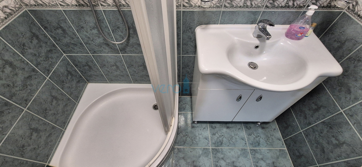 Città di Krk, isola di Krk, appartamento con una camera da letto al piano con vista, in vendita