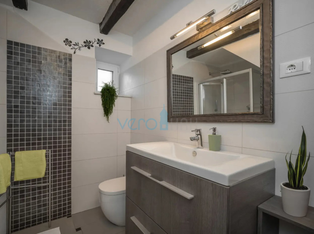 Isola di Krk, Dobrinj, Kras, casa semi-indipendente 169m2, in vendita