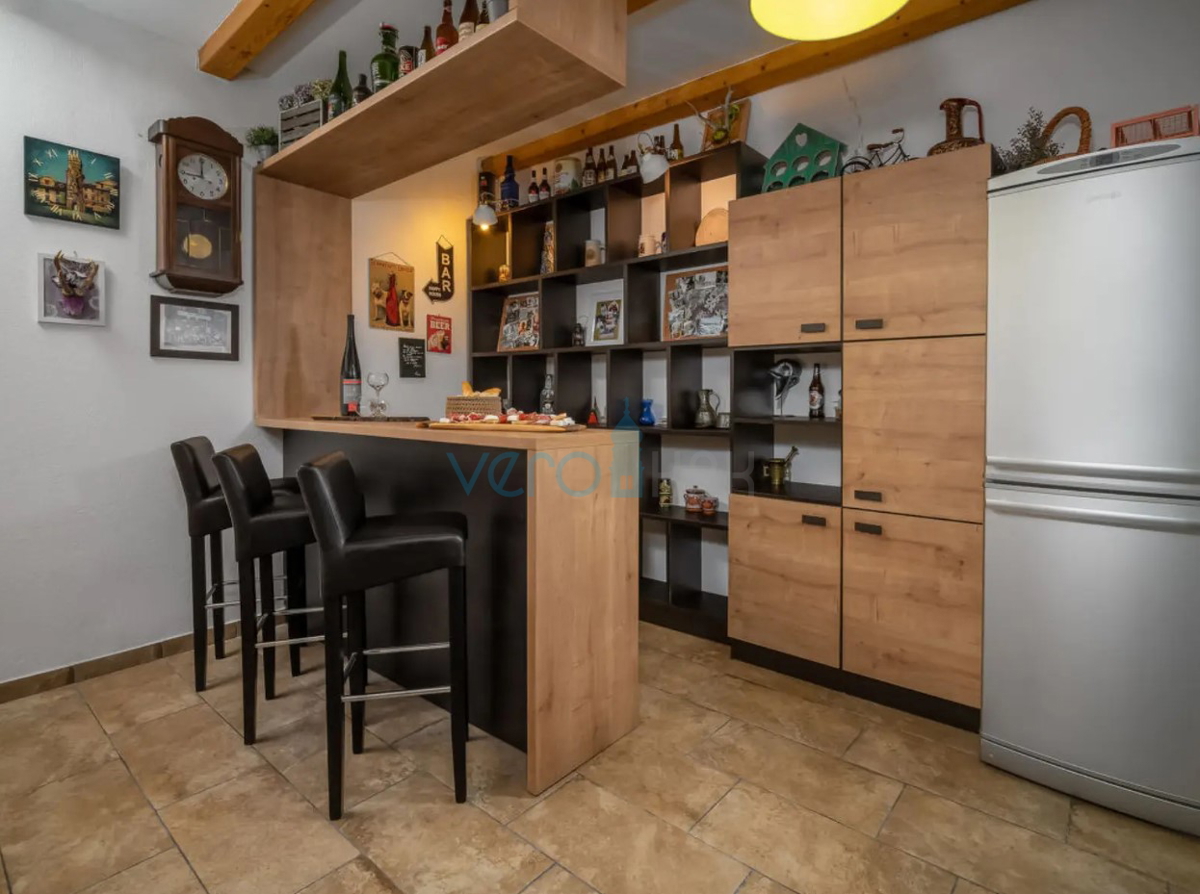 Isola di Krk, Dobrinj, Kras, casa semi-indipendente 169m2, in vendita