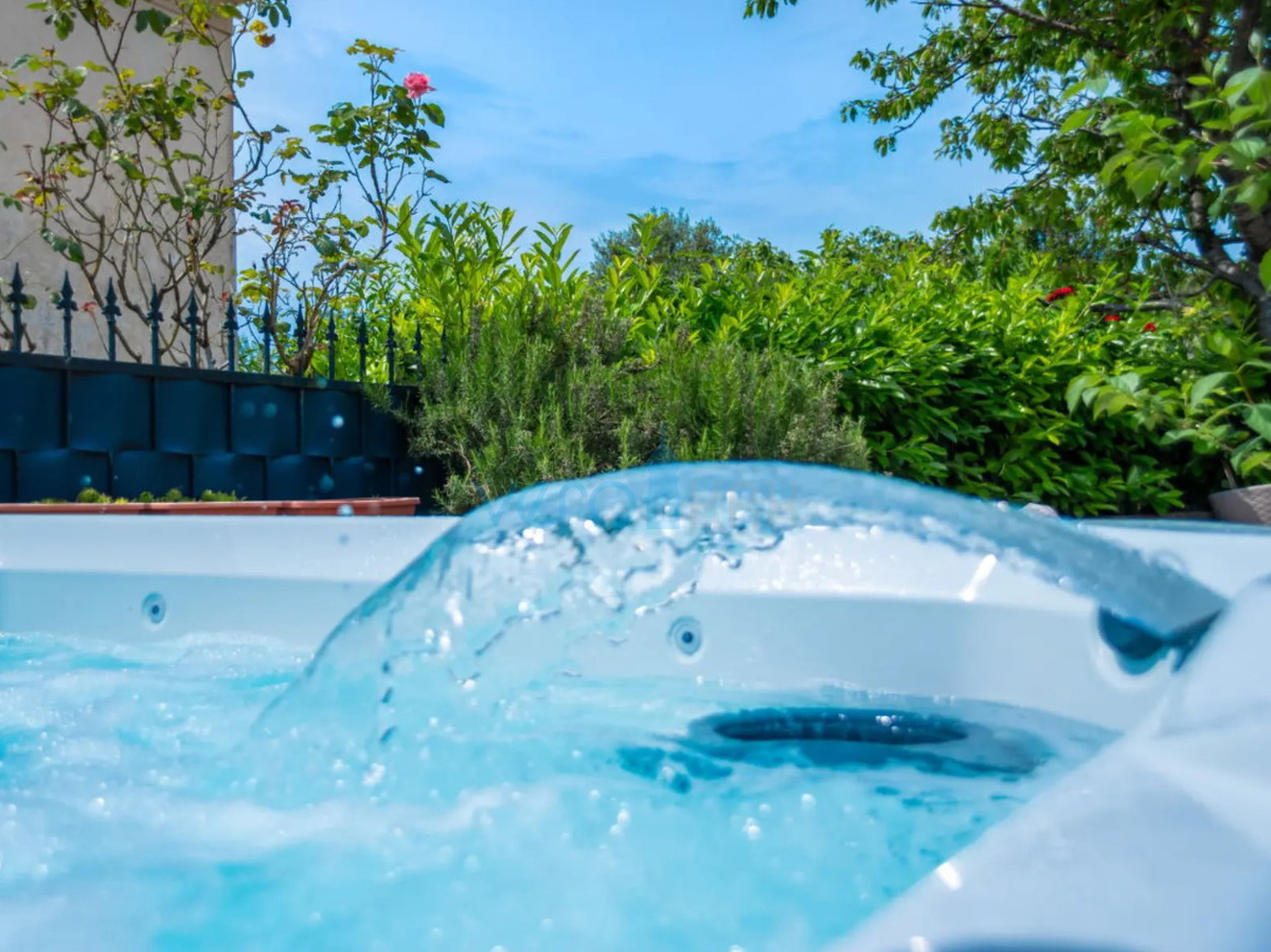 Isola di Krk, Dobrinj, Kras, casa semi-indipendente 169m2, in vendita