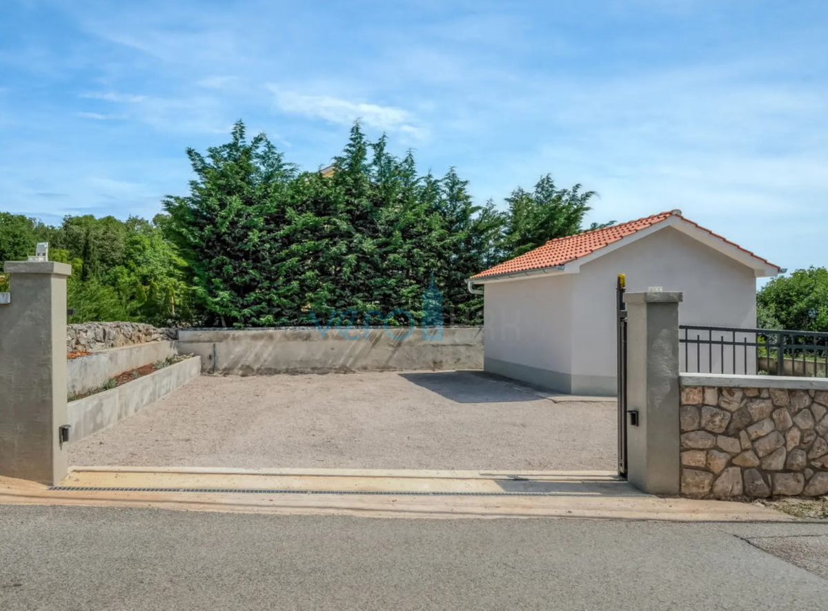 Isola di Krk, Dobrinj, Kras, casa semi-indipendente 169m2, in vendita