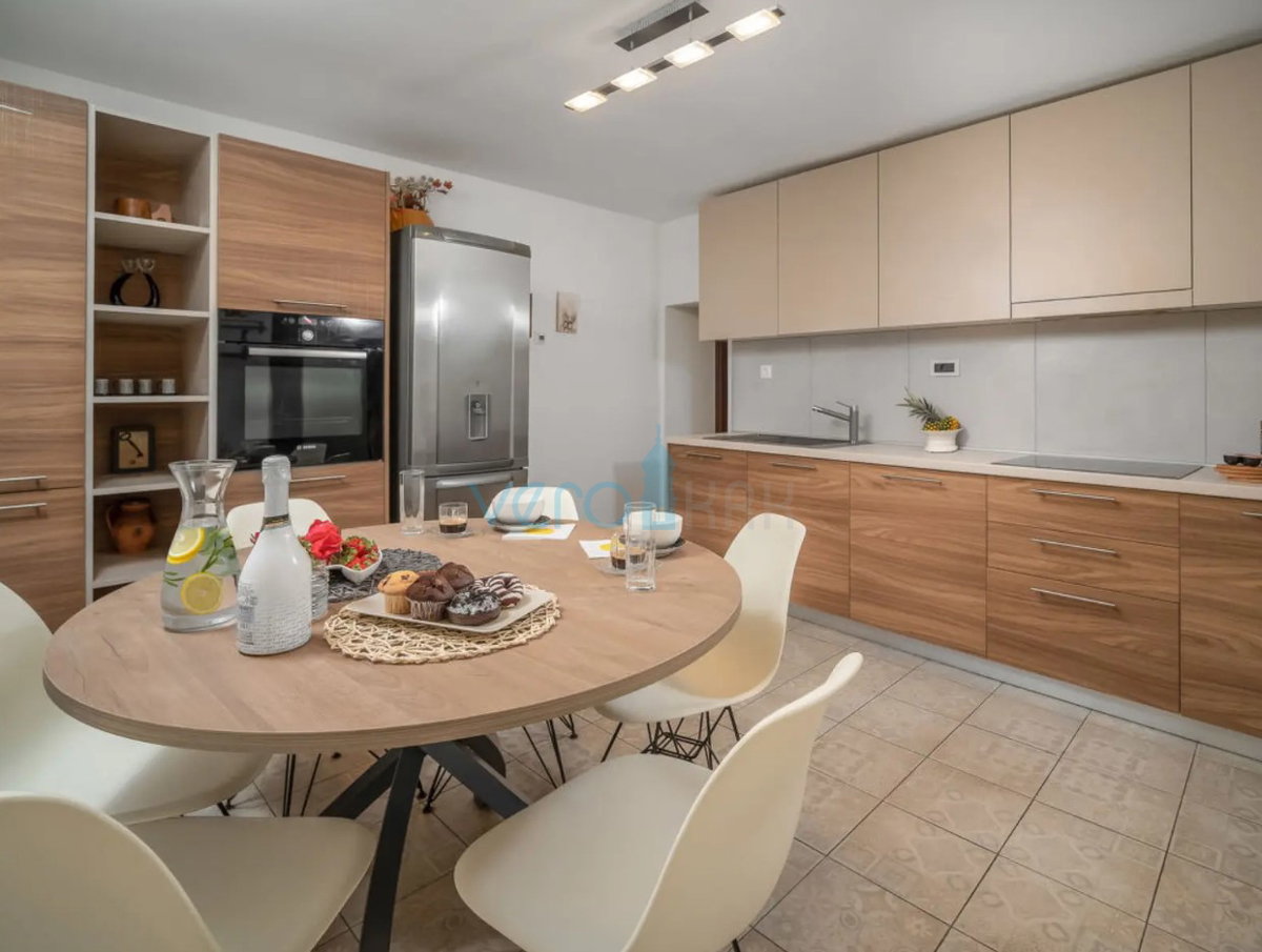 Isola di Krk, Dobrinj, Kras, casa semi-indipendente 169m2, in vendita