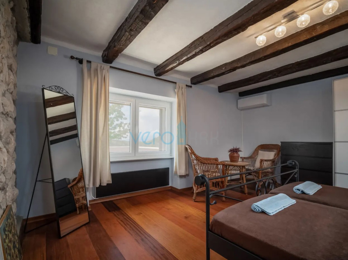 Isola di Krk, Dobrinj, Kras, casa semi-indipendente 169m2, in vendita