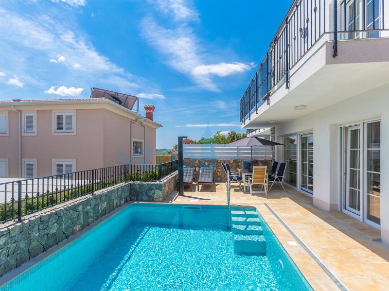 Isola di Krk, Città di Krk, immediata periferia, complesso di tre ville a schiera con piscine in ottima posizione, vista mare, in vendita