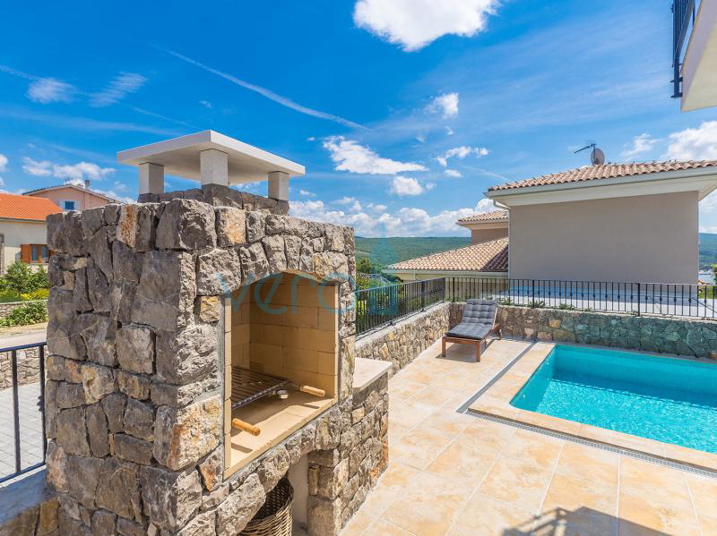 Isola di Krk, Città di Krk, immediata periferia, complesso di tre ville a schiera con piscine in ottima posizione, vista mare, in vendita