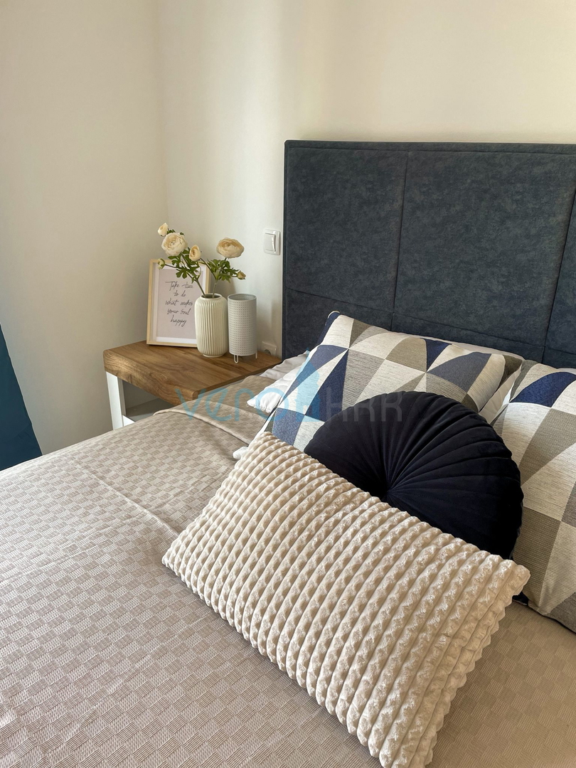 Isola di Krk, Baia di Soline, appartamento con due camere al secondo piano, vista aperta, vendita