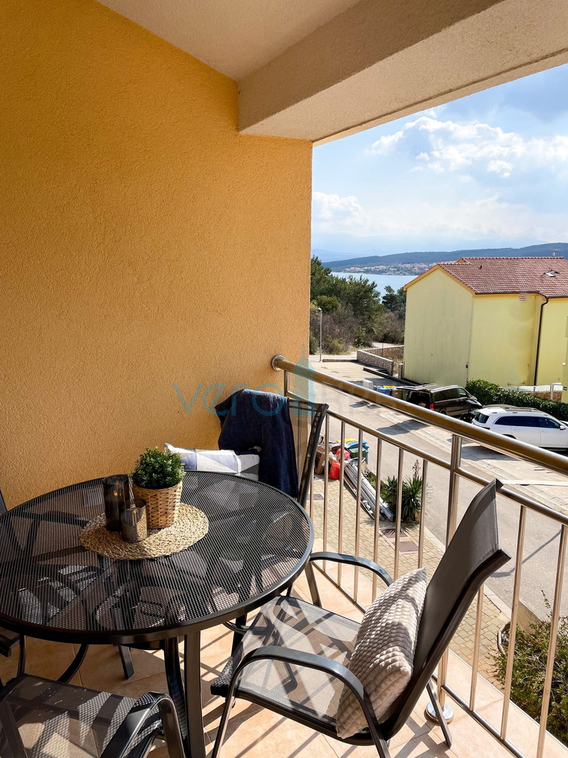 Isola di Krk, Baia di Soline, appartamento con due camere al secondo piano, vista aperta, vendita