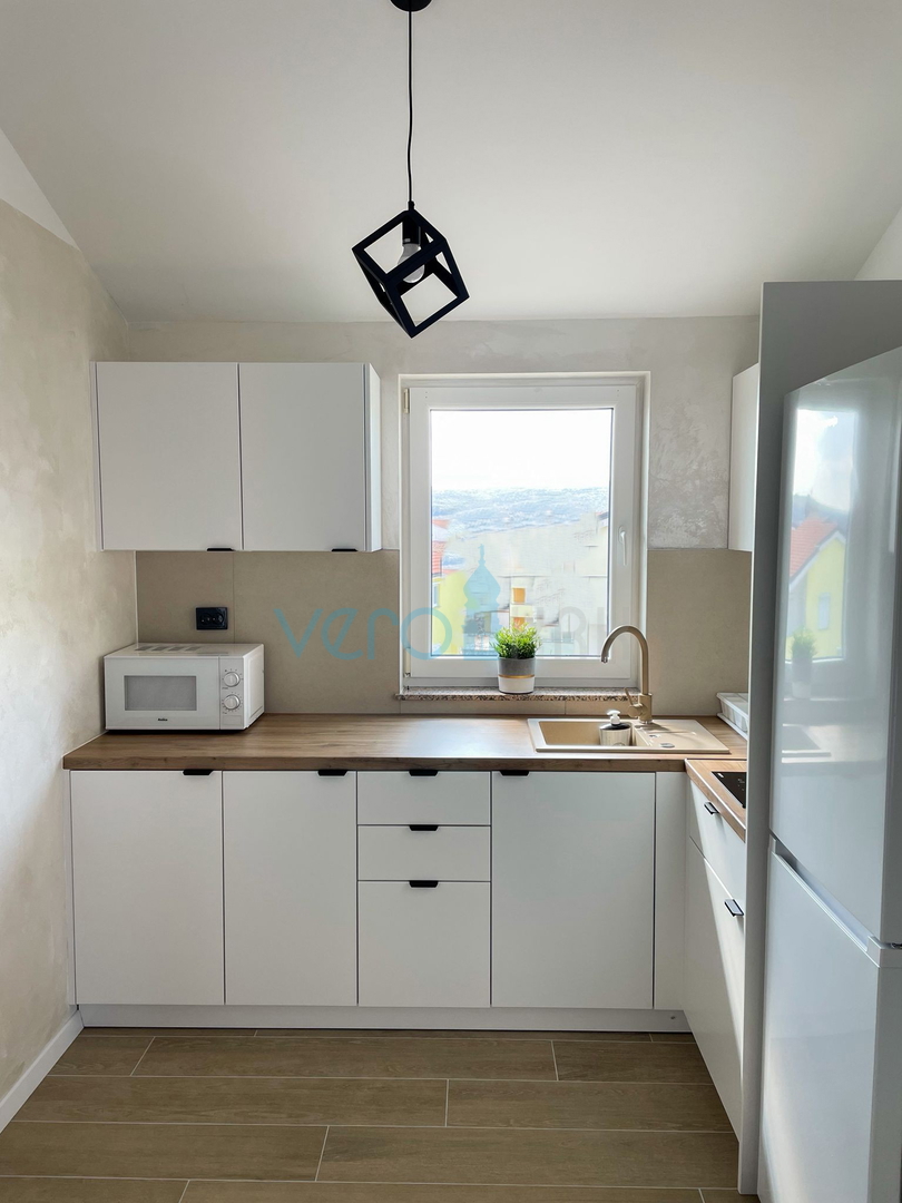 Isola di Krk, Baia di Soline, appartamento con due camere al secondo piano, vista aperta, vendita