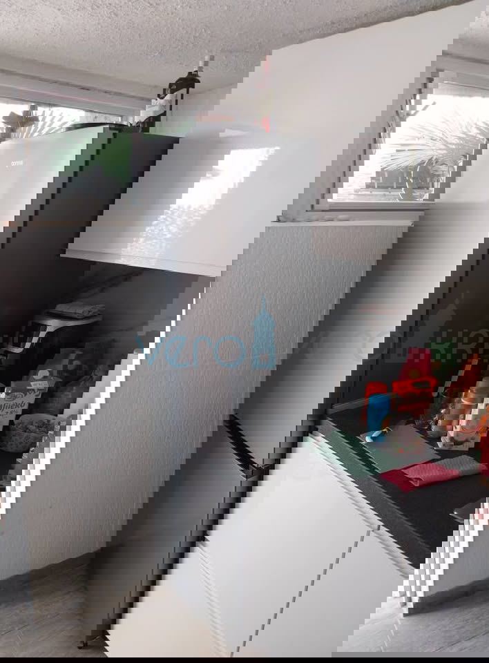 Omišalj, centro, isola di Krk, casa in pietra a schiera, giardino, vendita