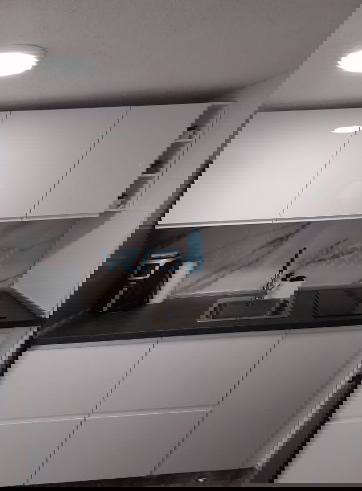 Omišalj, centro, isola di Krk, casa in pietra a schiera, giardino, vendita