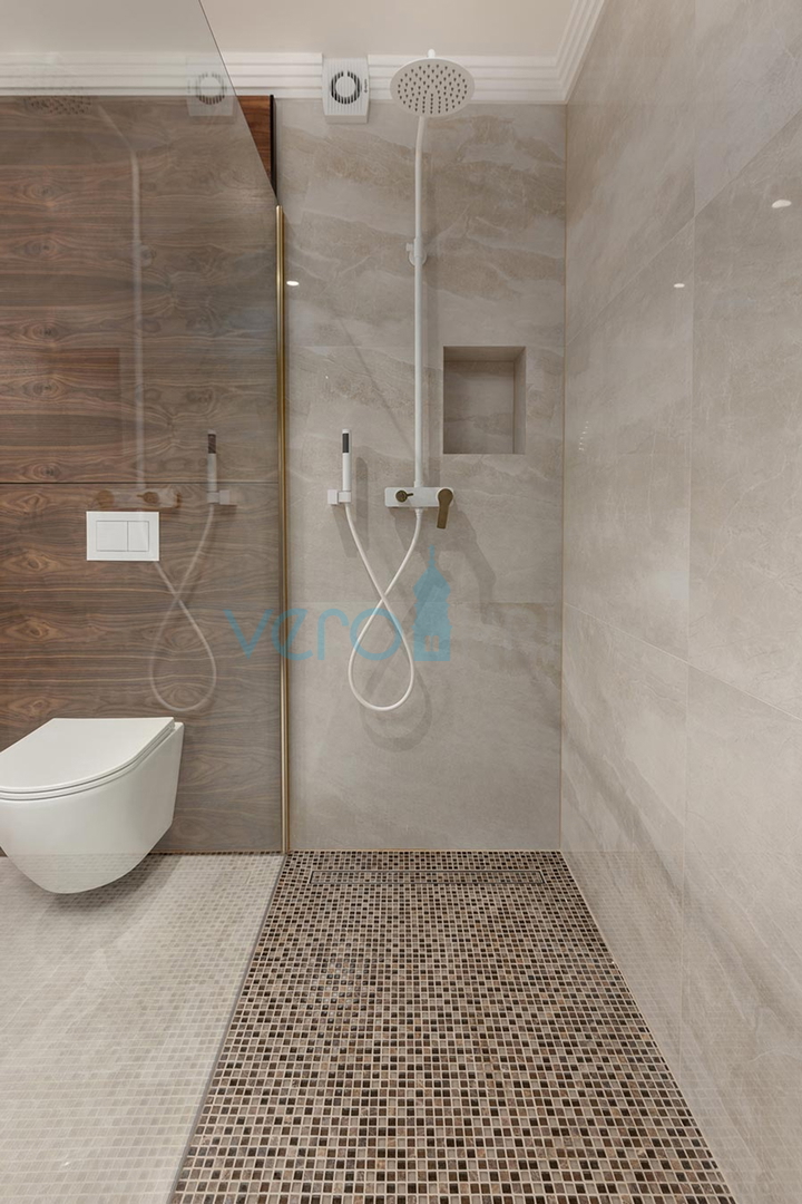 Malinska, isola di Krk, appartamento di lusso con piscina al piano terra, nuova costruzione, giardino, 150 m dal mare, in vendita