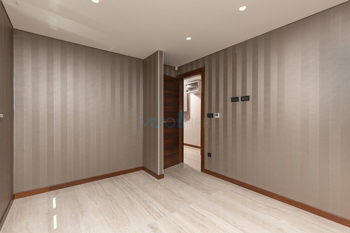 Malinska, isola di Krk, appartamento di lusso con piscina al piano terra, nuova costruzione, giardino, 150 m dal mare, in vendita