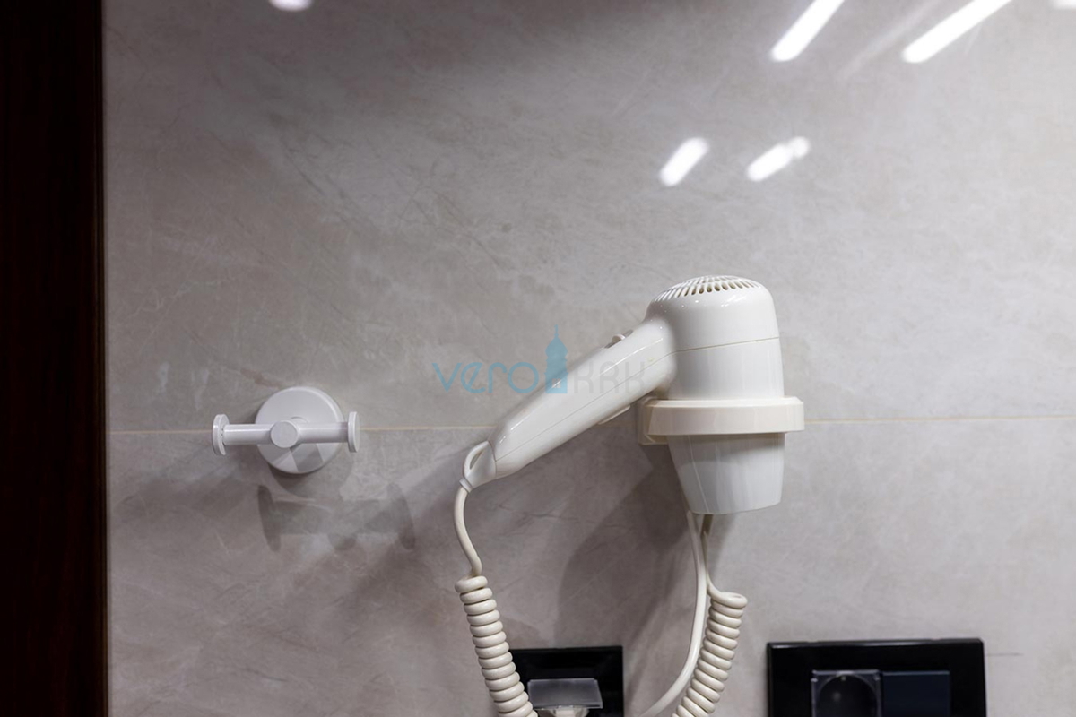 Malinska, isola di Krk, appartamento di lusso con piscina al piano terra, nuova costruzione, giardino, 150 m dal mare, in vendita