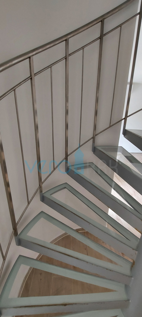 Malinska, centro, moderno appartamento su due livelli al piano terra e al primo piano