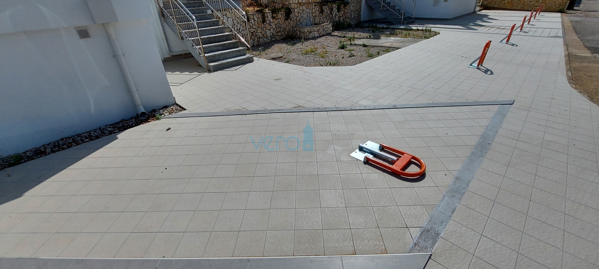 Malinska, centro, moderno appartamento su due livelli al piano terra e al primo piano