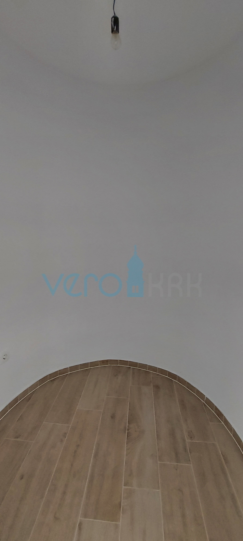 Malinska, centro, moderno appartamento su due livelli al piano terra e al primo piano