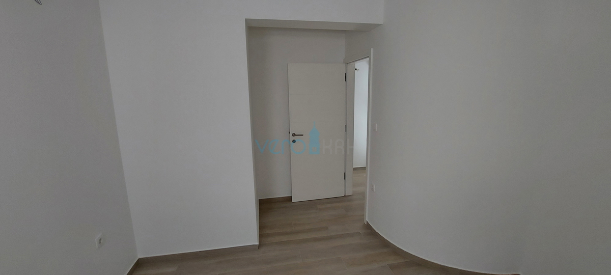 Malinska, centro, moderno appartamento su due livelli al piano terra e al primo piano