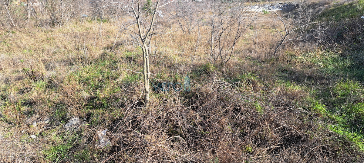 Omišalj, isola di Krk, terreno nella zona commerciale 2237 m2, vendita