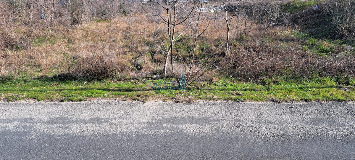 Omišalj, isola di Krk, terreno nella zona commerciale 2237 m2, vendita