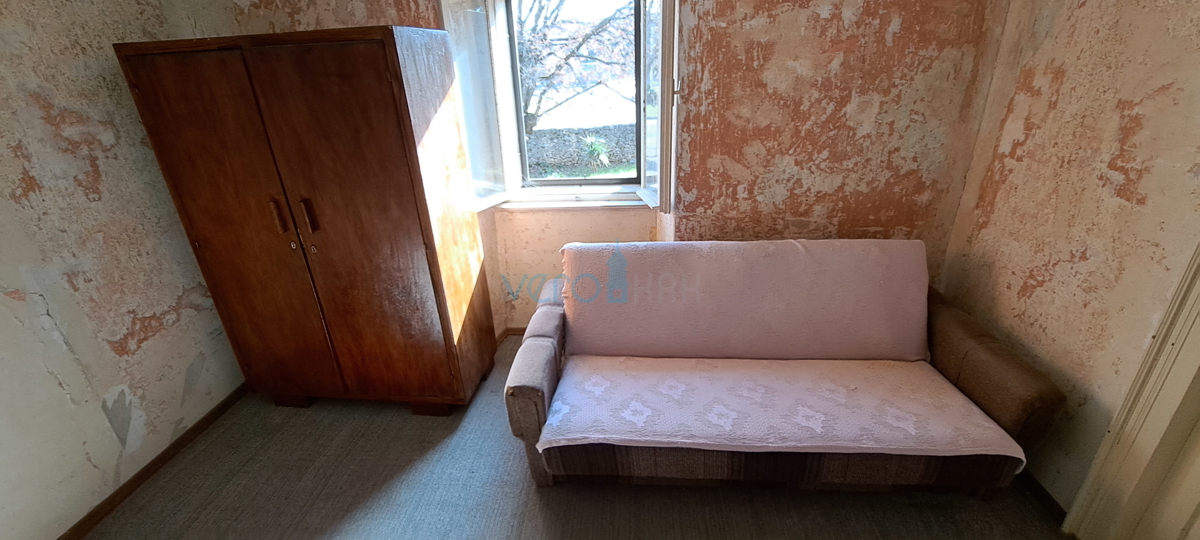 Malinska, casa indipendente in pietra di 160 m2 vicino al mare e al centro città, in vendita