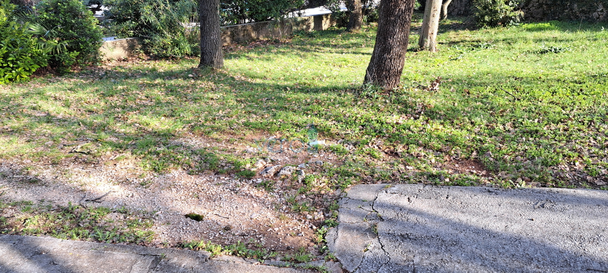 Malinska, casa indipendente in pietra di 160 m2 vicino al mare e al centro città, in vendita