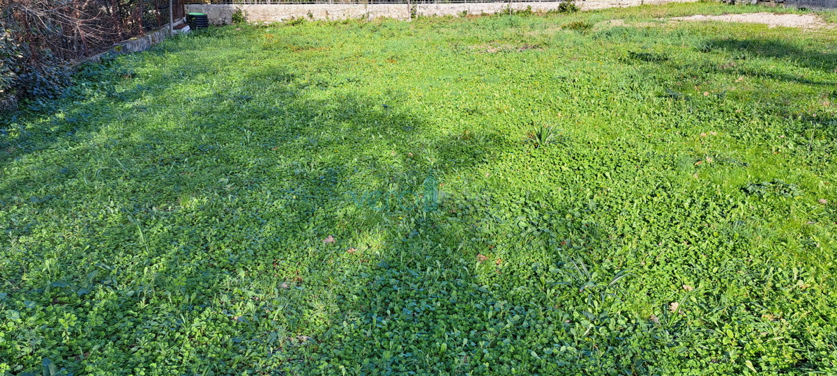 Malinska, casa indipendente in pietra di 160 m2 vicino al mare e al centro città, in vendita