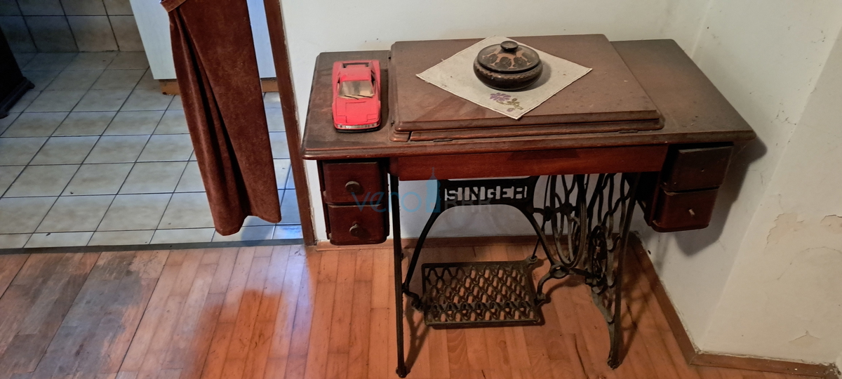 Malinska, casa indipendente in pietra di 160 m2 vicino al mare e al centro città, in vendita