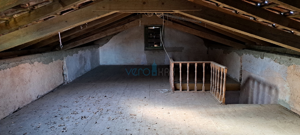 Malinska, casa indipendente in pietra di 160 m2 vicino al mare e al centro città, in vendita