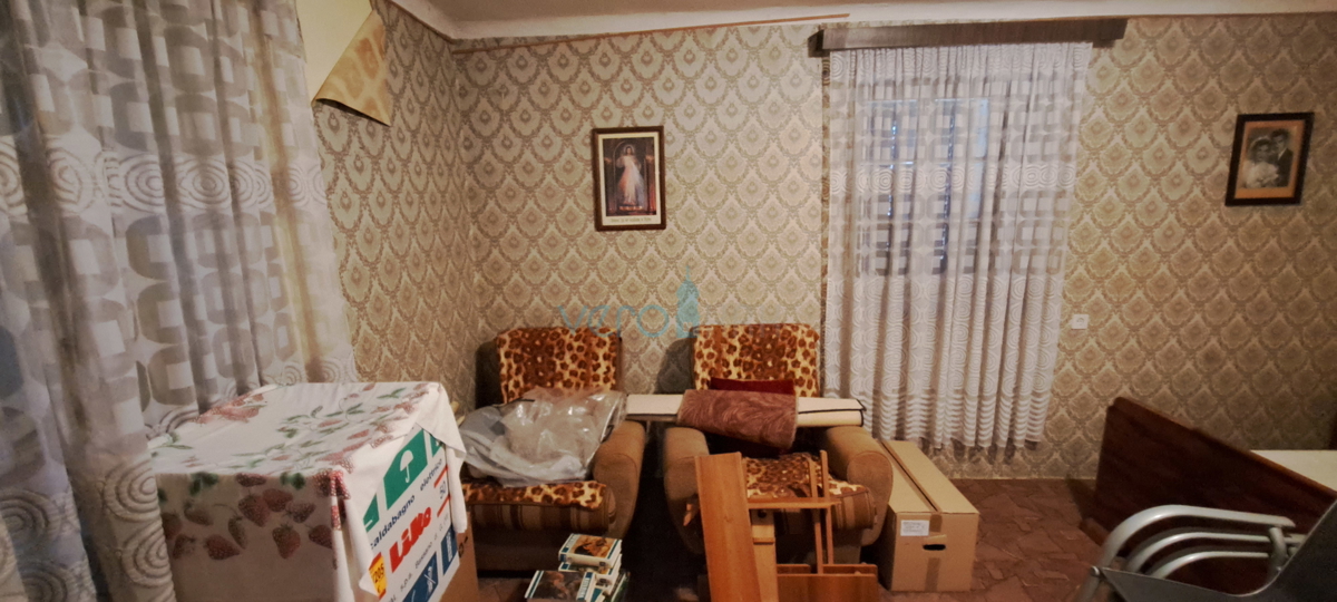 Malinska, casa indipendente in pietra di 160 m2 vicino al mare e al centro città, in vendita