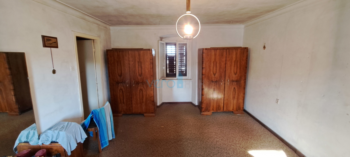 Malinska, casa indipendente in pietra di 160 m2 vicino al mare e al centro città, in vendita