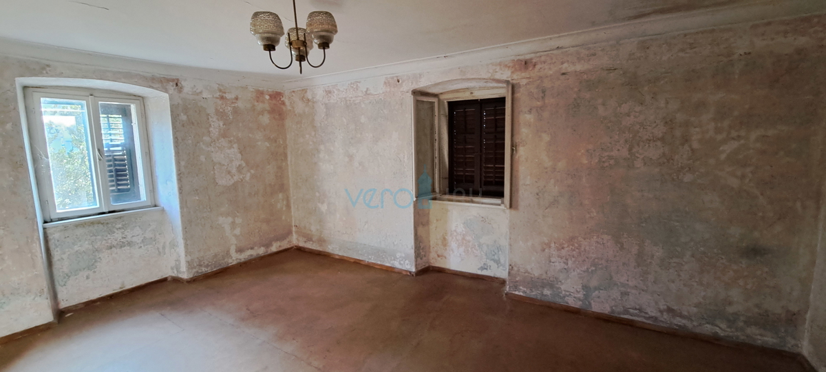 Malinska, casa indipendente in pietra di 160 m2 vicino al mare e al centro città, in vendita