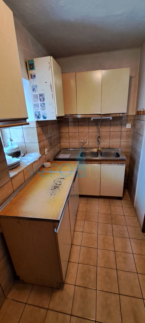 Malinska, casa indipendente in pietra di 160 m2 vicino al mare e al centro città, in vendita