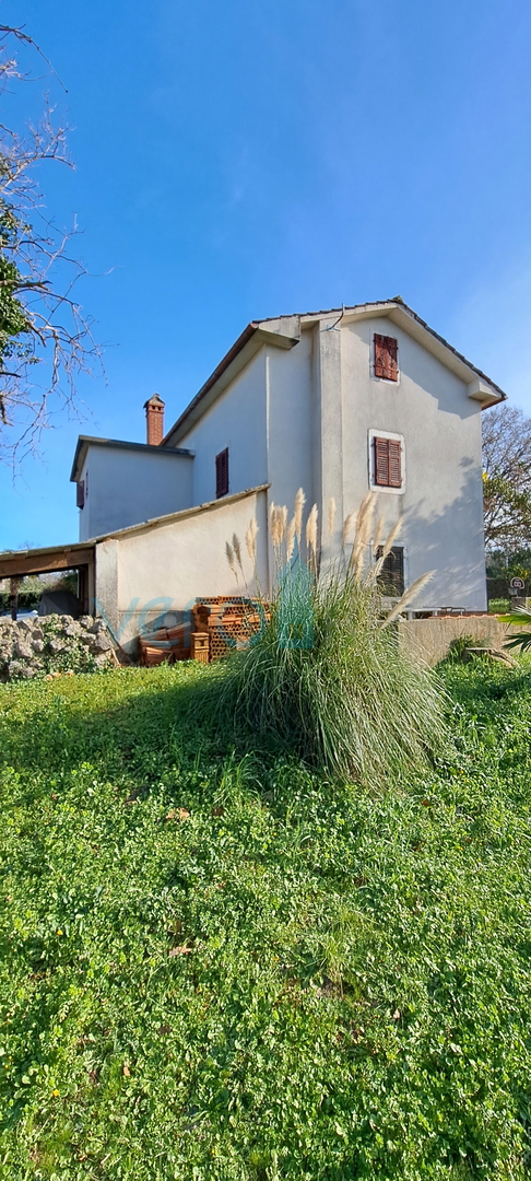 Malinska, casa indipendente in pietra di 160 m2 vicino al mare e al centro città, in vendita