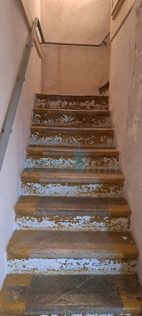 Malinska, casa indipendente in pietra di 160 m2 vicino al mare e al centro città, in vendita