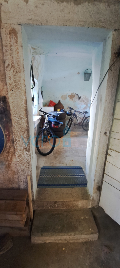 Malinska, casa indipendente in pietra di 160 m2 vicino al mare e al centro città, in vendita