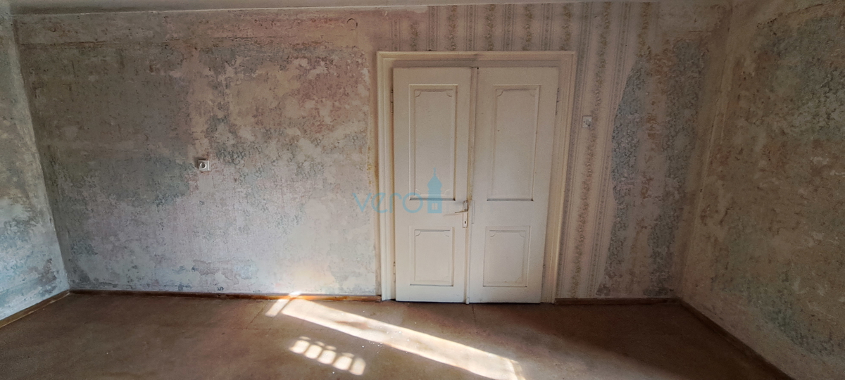 Malinska, casa indipendente in pietra di 160 m2 vicino al mare e al centro città, in vendita