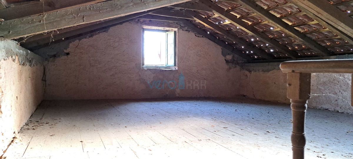 Malinska, casa indipendente in pietra di 160 m2 vicino al mare e al centro città, in vendita