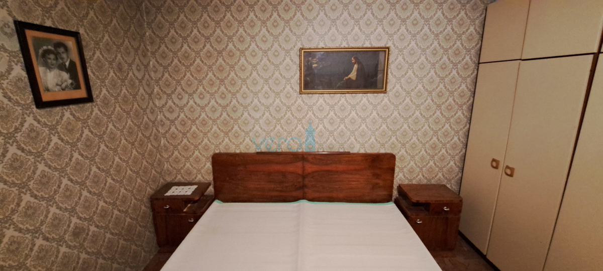 Malinska, casa indipendente in pietra di 160 m2 vicino al mare e al centro città, in vendita