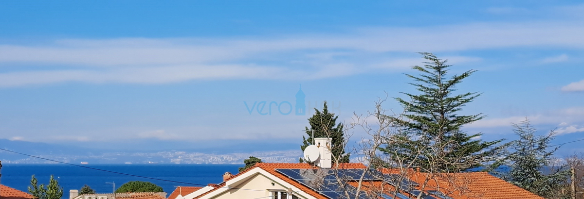 Malinska, casa indipendente in pietra di 160 m2 vicino al mare e al centro città, in vendita