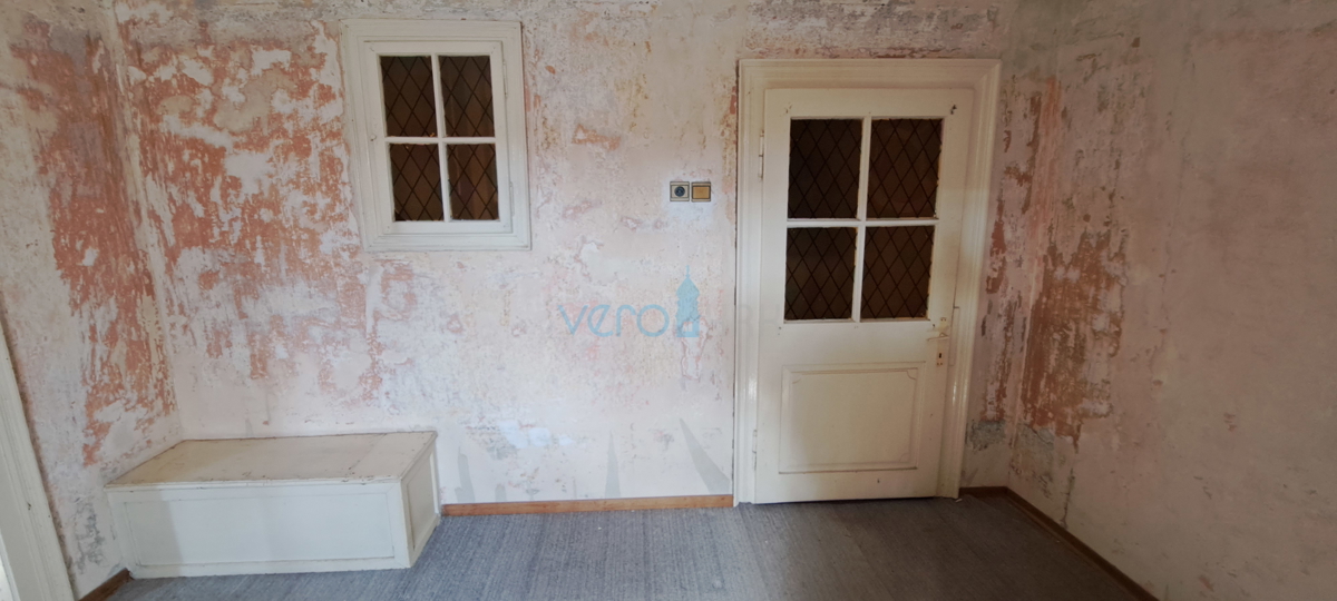 Malinska, casa indipendente in pietra di 160 m2 vicino al mare e al centro città, in vendita