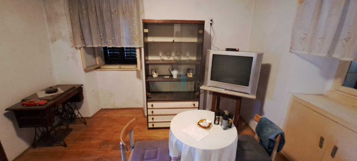 Malinska, casa indipendente in pietra di 160 m2 vicino al mare e al centro città, in vendita