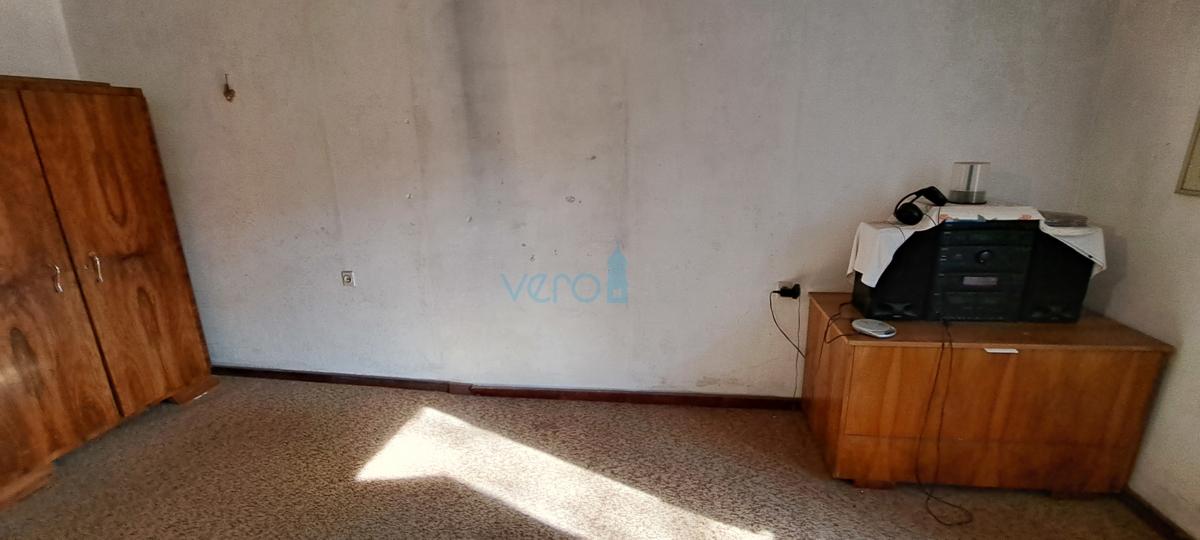 Malinska, casa indipendente in pietra di 160 m2 vicino al mare e al centro città, in vendita