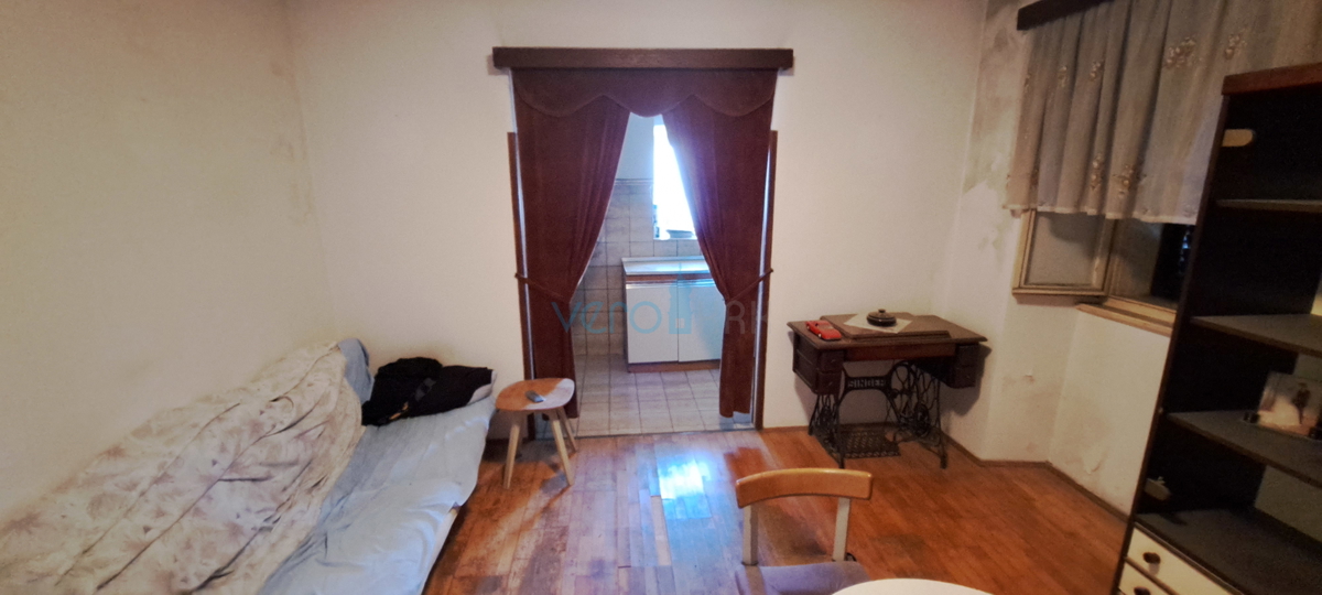 Malinska, casa indipendente in pietra di 160 m2 vicino al mare e al centro città, in vendita