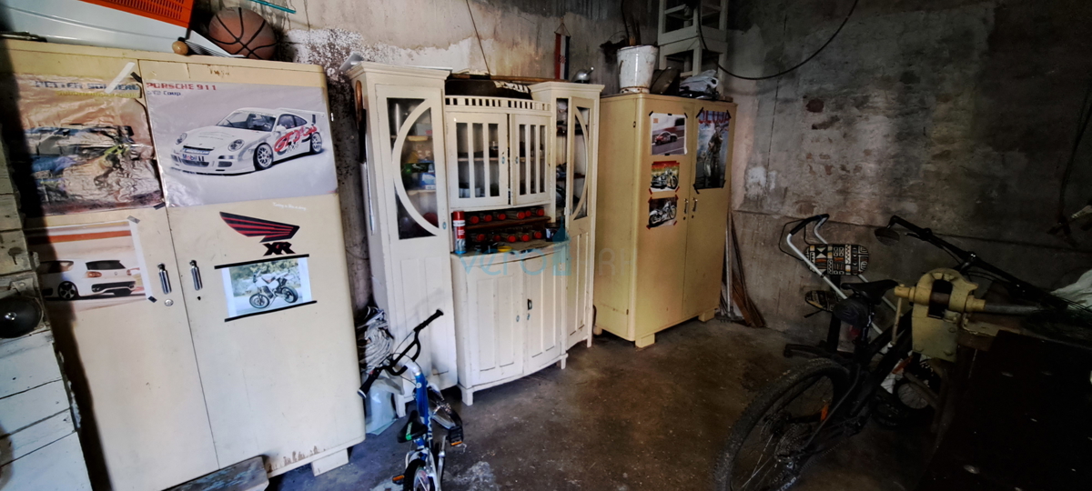 Malinska, casa indipendente in pietra di 160 m2 vicino al mare e al centro città, in vendita