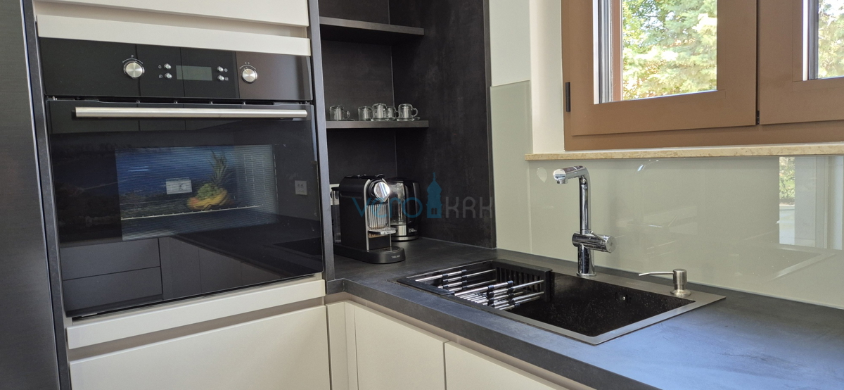 Città di Krk, periferia, villa bifamiliare, nuova costruzione, piscina, vendita