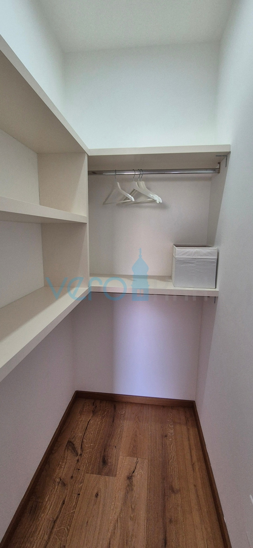 Città di Krk, periferia, villa bifamiliare, nuova costruzione, piscina, vendita