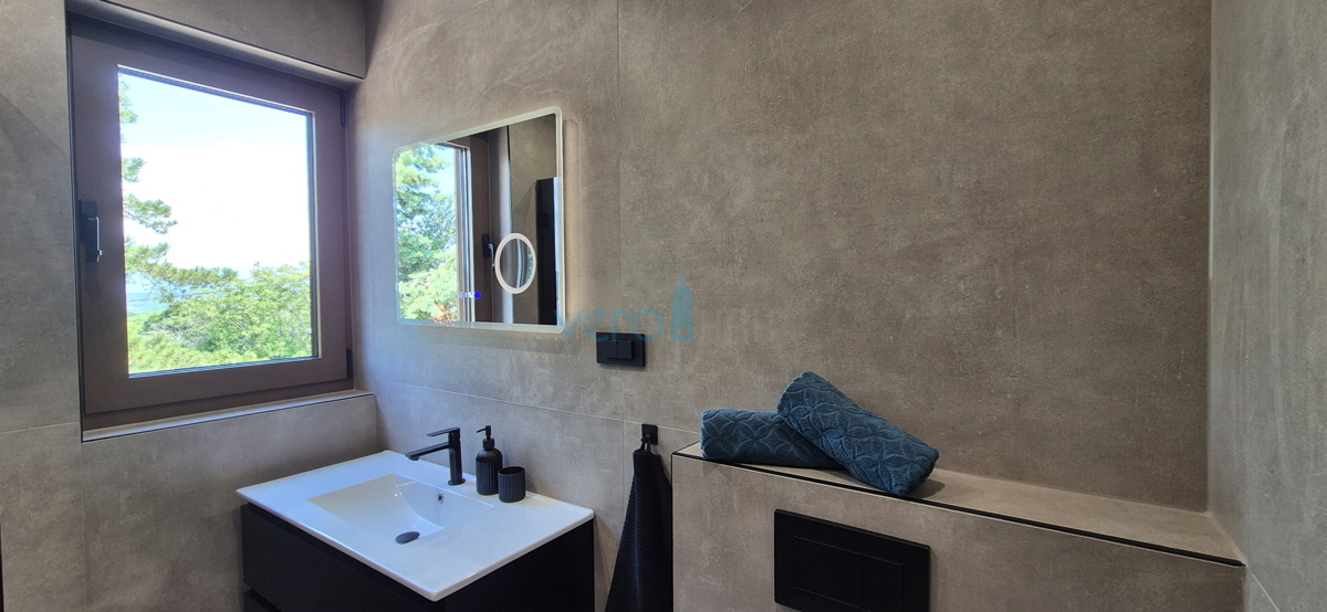 Città di Krk, periferia, villa bifamiliare, nuova costruzione, piscina, vendita